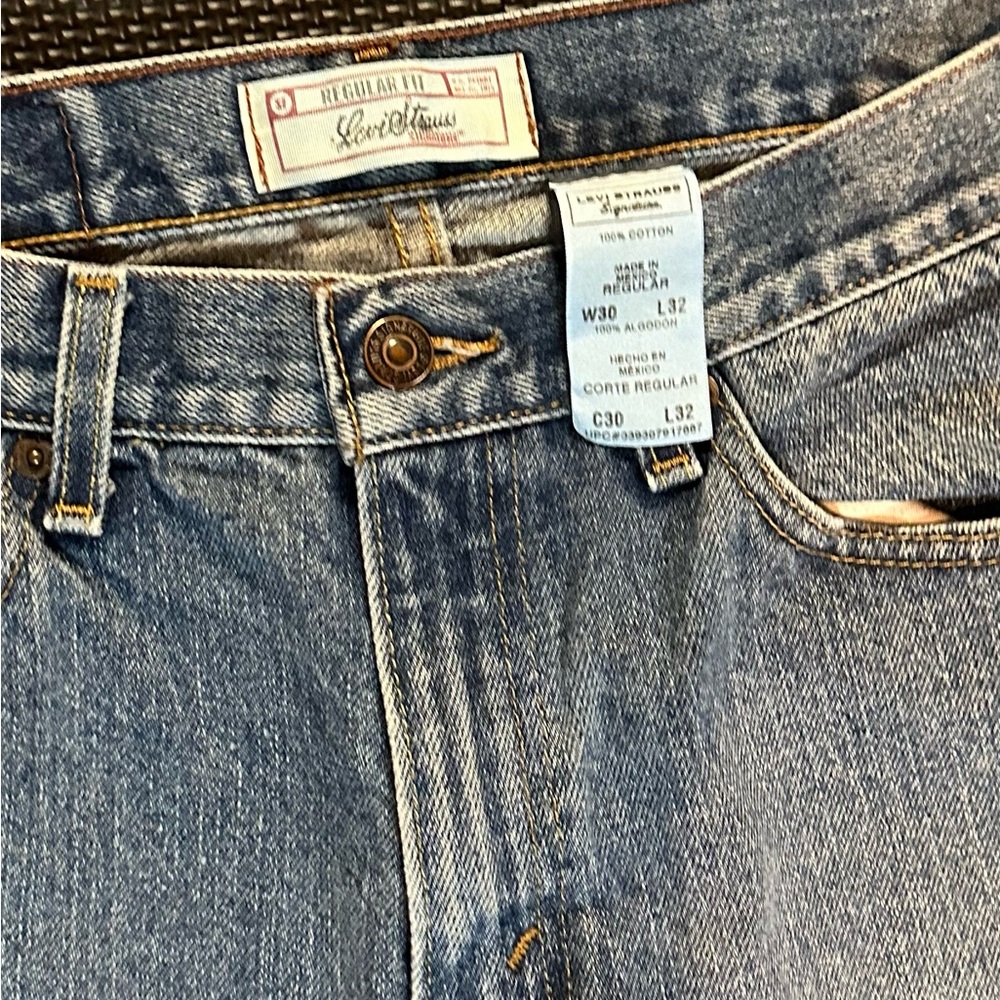 Men's Levi Strauss light wash straight leg Jean 30x32 - Picture 2 of 4